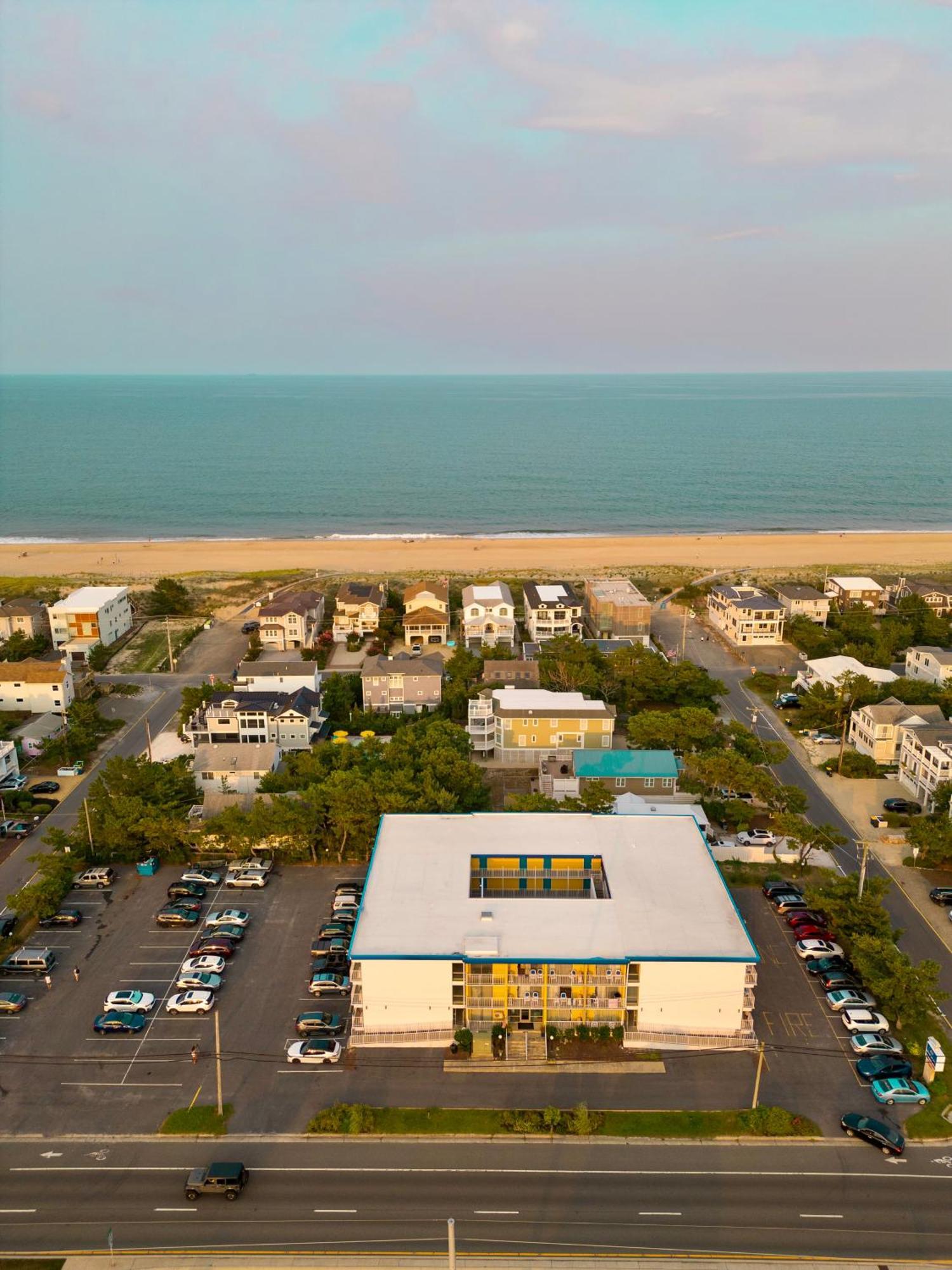 Seaside Inn & Suites Фенуик-Айленд Экстерьер фото