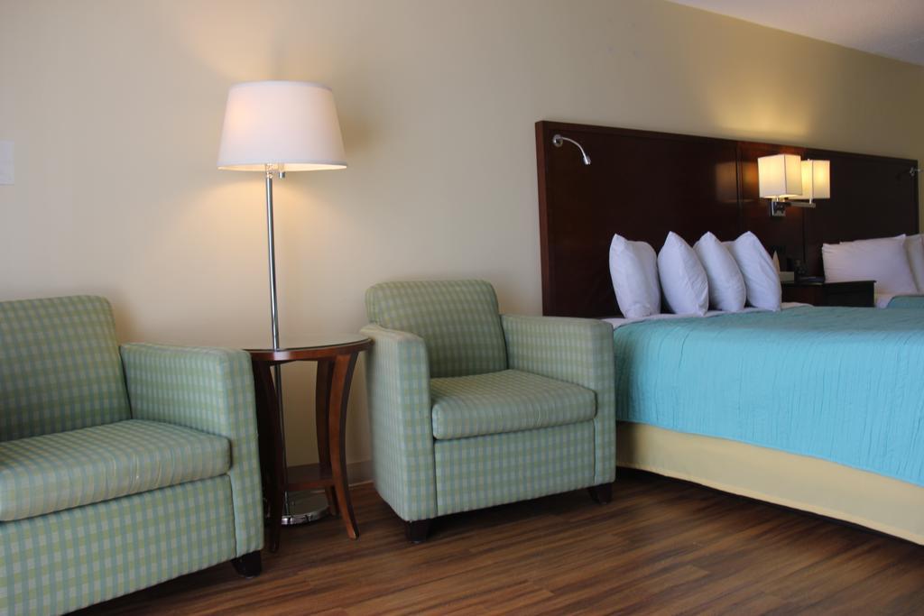 Seaside Inn & Suites Фенуик-Айленд Экстерьер фото